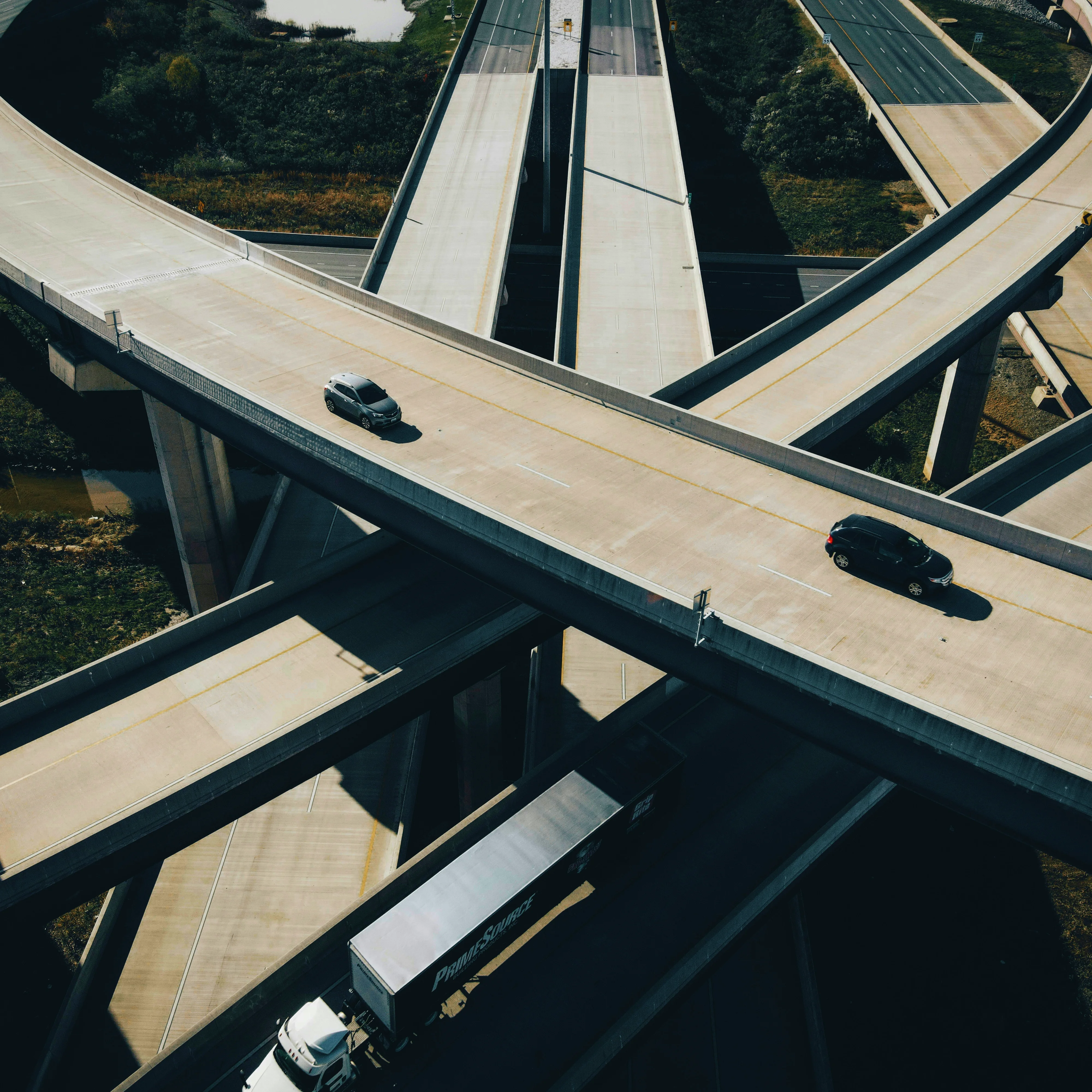 IoT fleet management and logistics monitoring platform